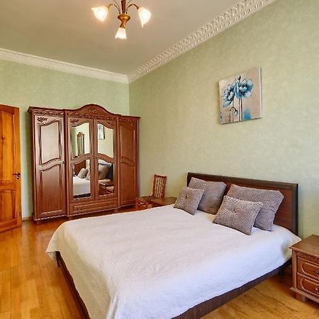 Apartment Near Lva Tolstoho Square Kiev Extérieur photo