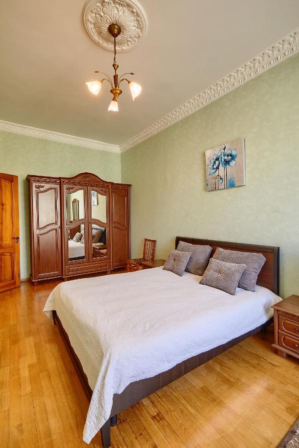Apartment Near Lva Tolstoho Square Kiev Extérieur photo