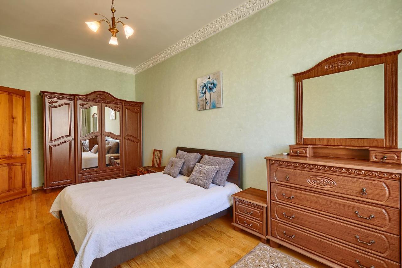 Apartment Near Lva Tolstoho Square Kiev Extérieur photo